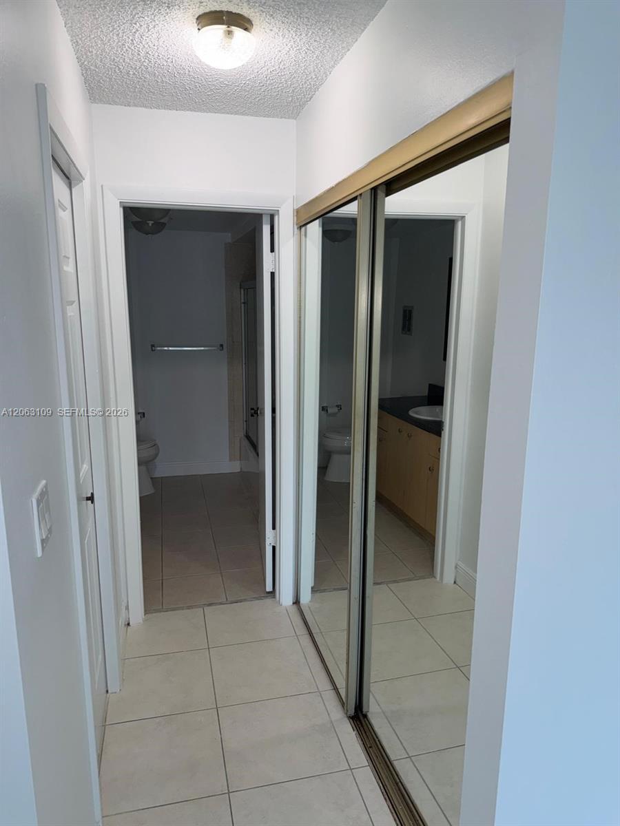 Listing photo 11 for 100 Lakeview Dr Unit#214, Weston, FL, 33326