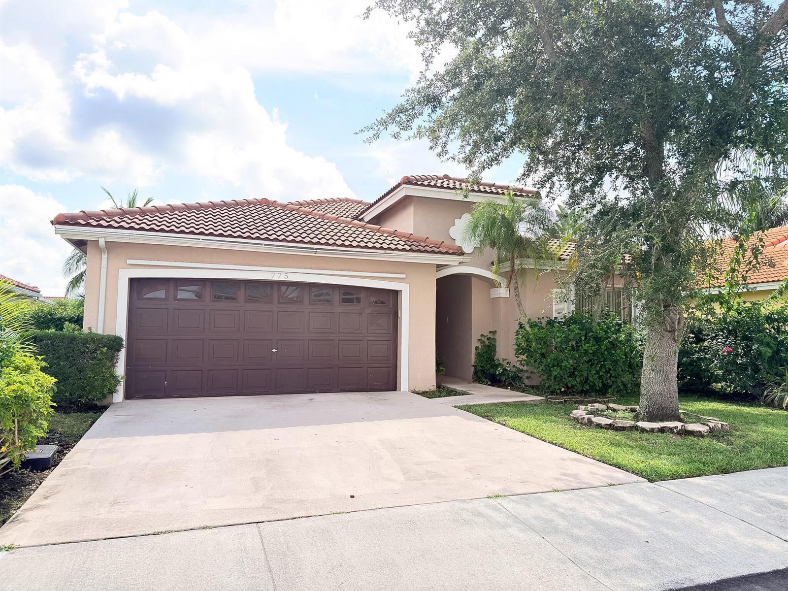 Listing photo 1 for 775 NW 165th Avenue, Pembroke Pines, FL, 33028
