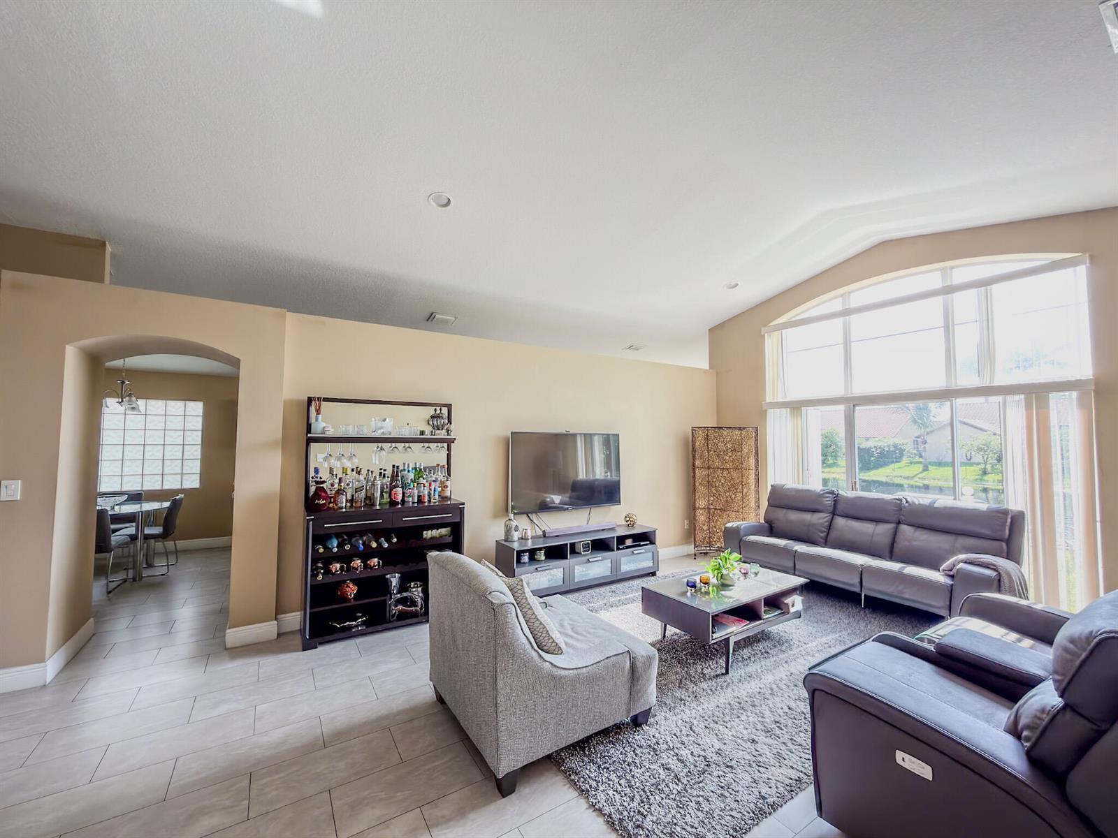 Listing photo 4 for 775 NW 165th Avenue, Pembroke Pines, FL, 33028