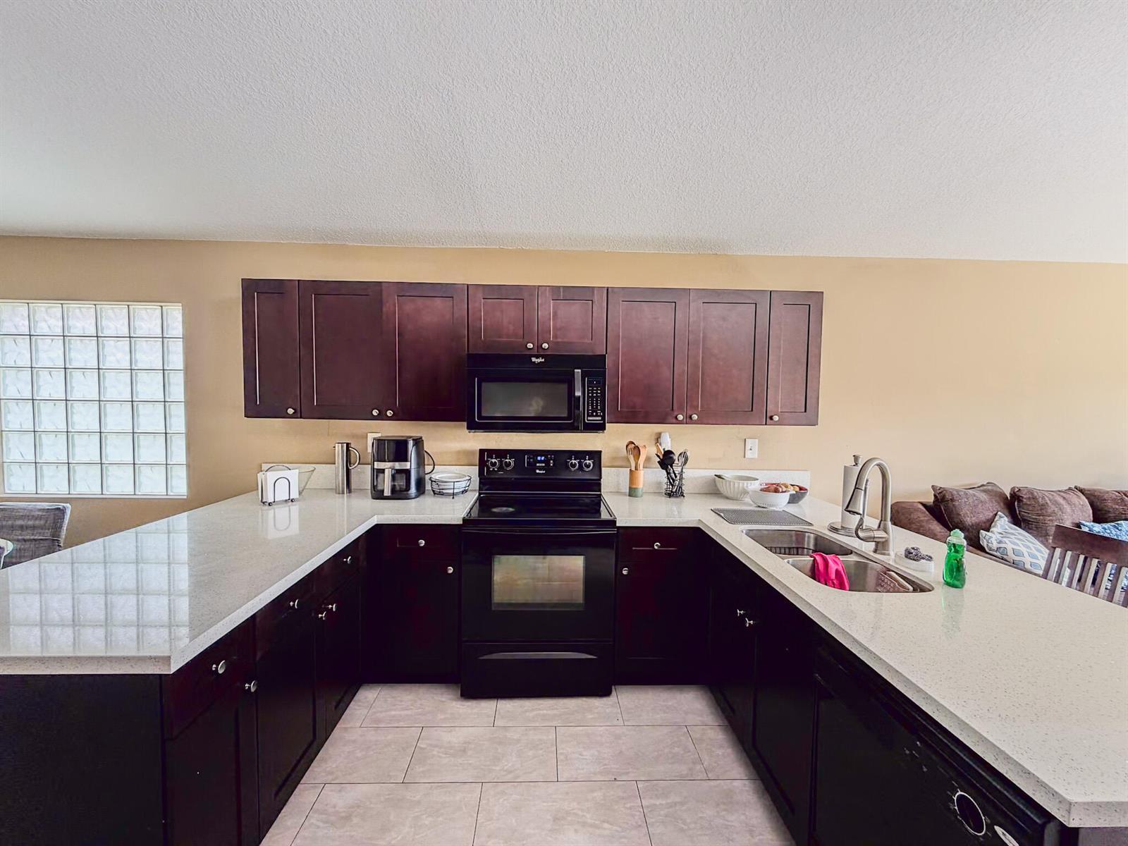 Listing photo 6 for 775 NW 165th Avenue, Pembroke Pines, FL, 33028