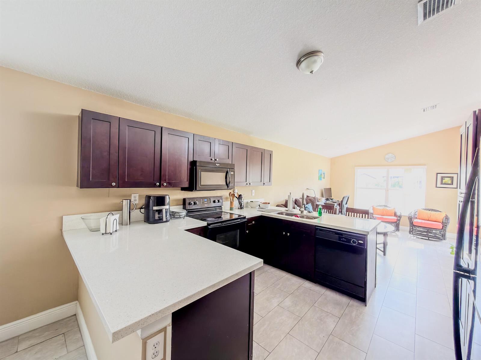 Listing photo 9 for 775 NW 165th Avenue, Pembroke Pines, FL, 33028
