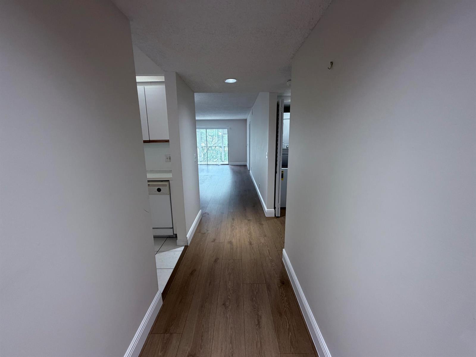 Listing photo 2 for 800 SW 125th Way Unit#308O, Pembroke Pines, FL, 33027