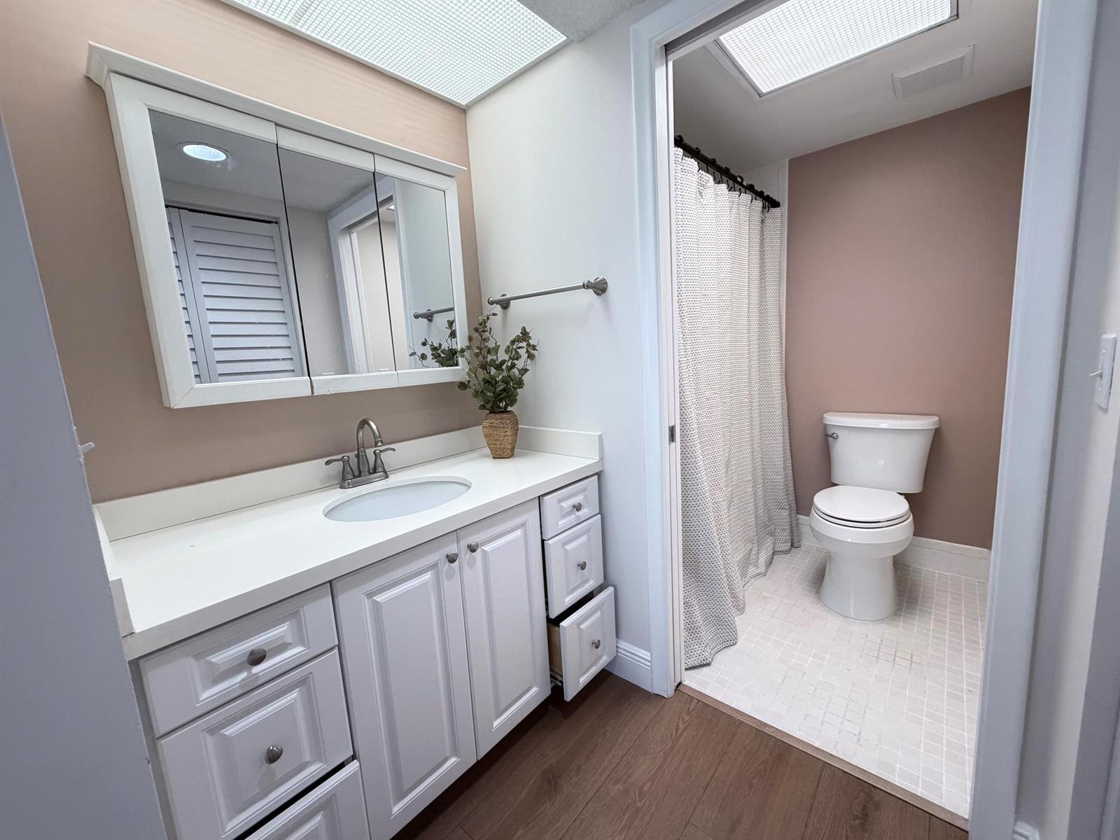 Listing photo 6 for 800 SW 125th Way Unit#308O, Pembroke Pines, FL, 33027
