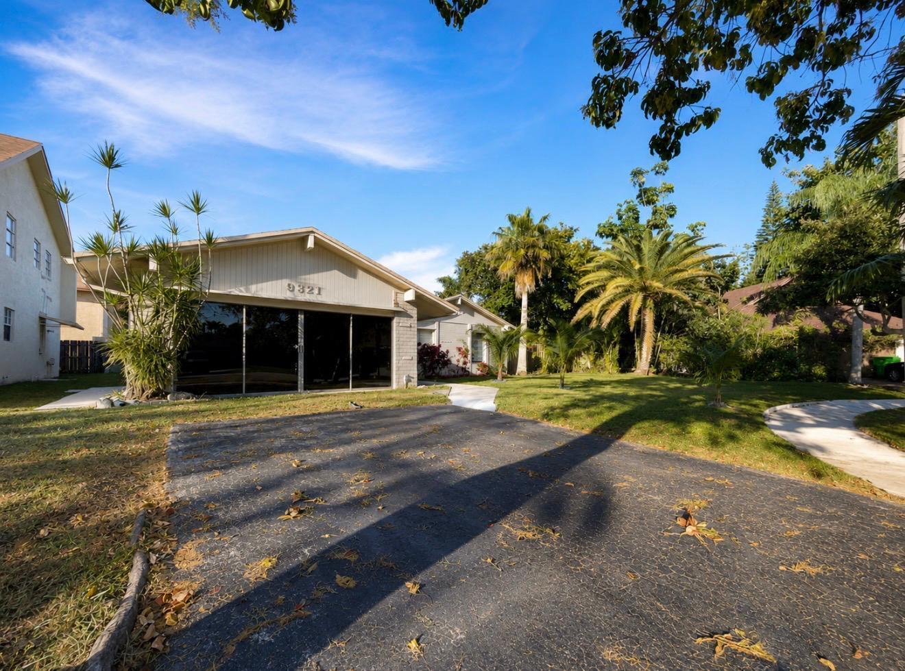 Listing photo 1 for 9321 NW 35TH Manor, Sunrise, FL, 33351
