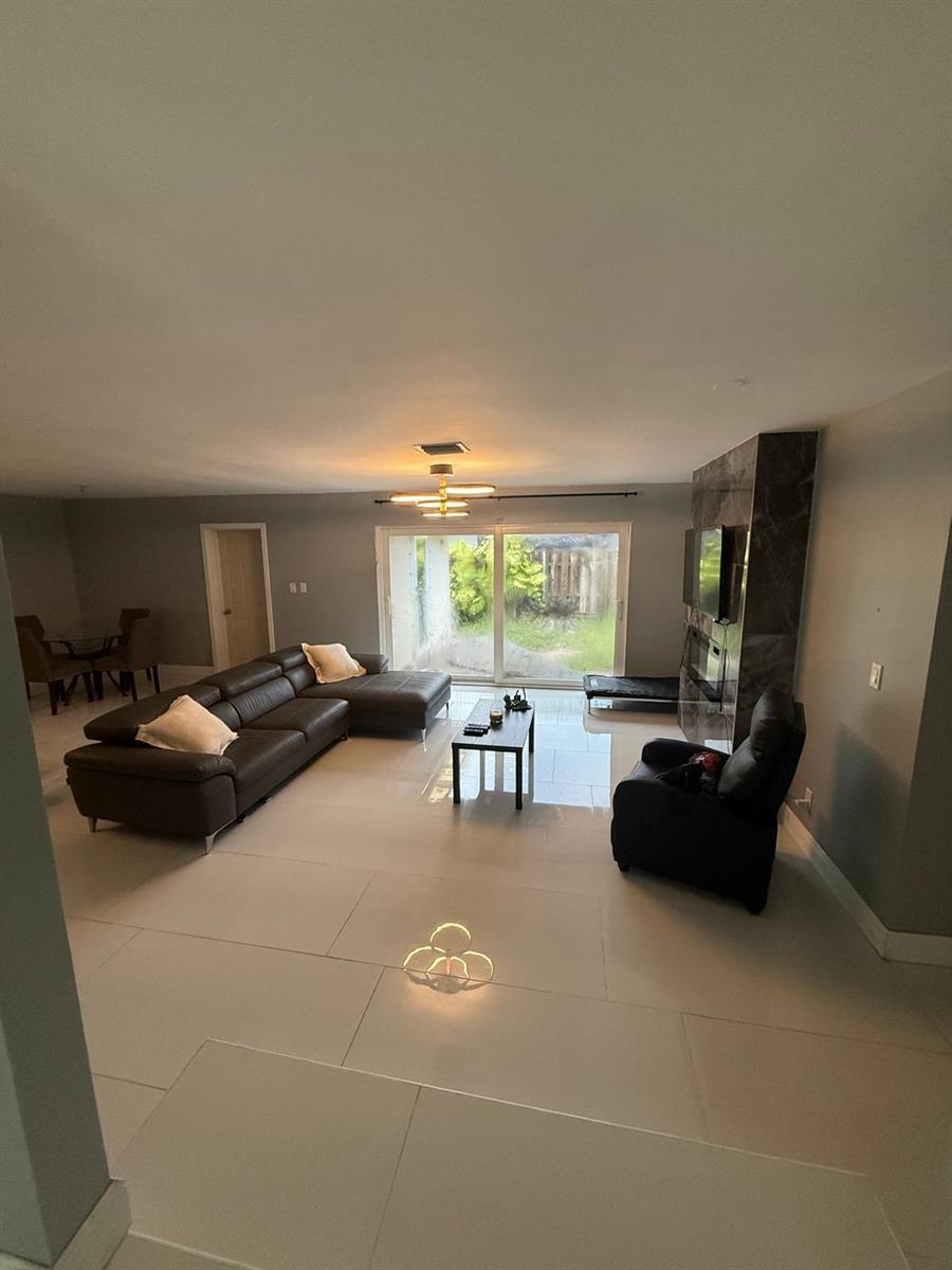 Listing photo 3 for 9321 NW 35TH Manor, Sunrise, FL, 33351