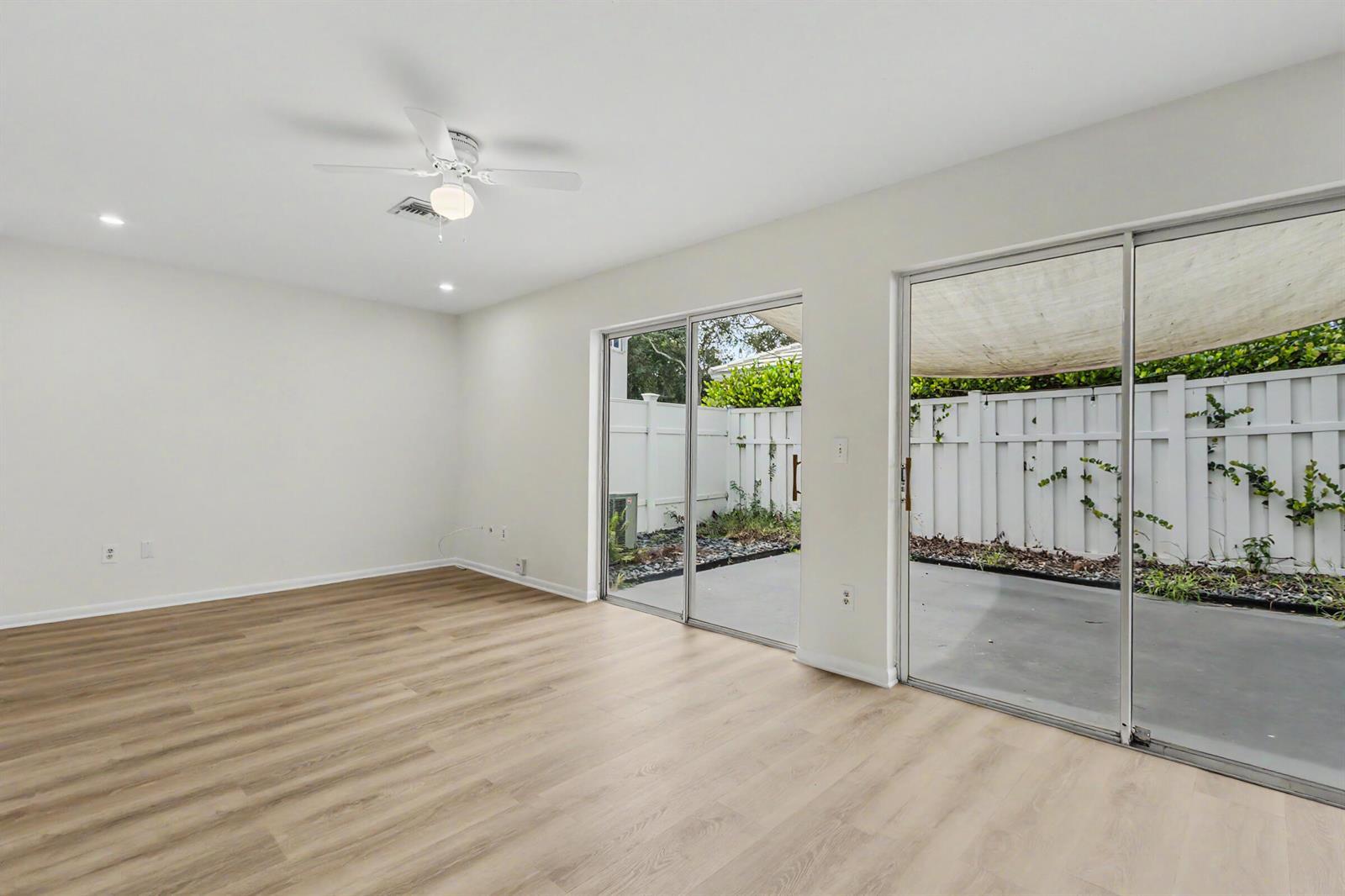 Listing photo 14 for 9825 NW 2nd Court, Plantation, FL, 33324