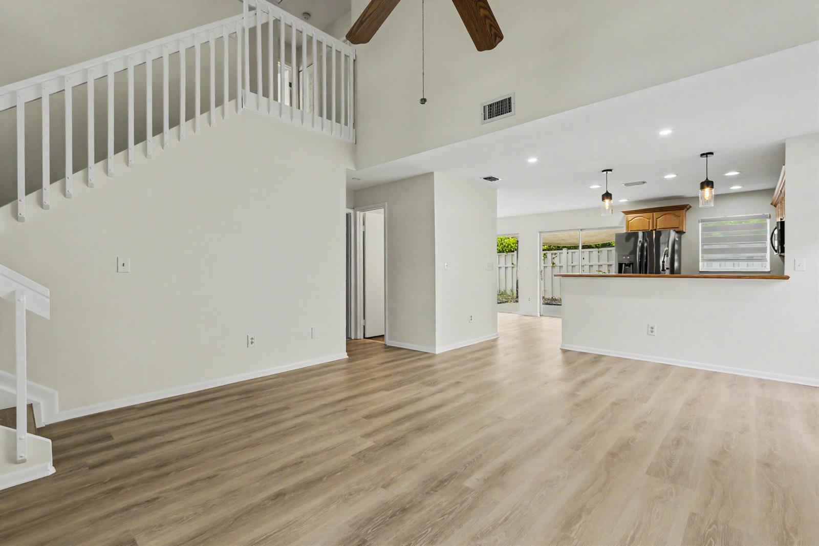 Listing photo 3 for 9825 NW 2nd Court, Plantation, FL, 33324
