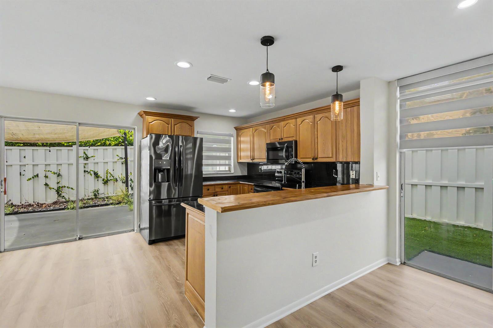 Listing photo 7 for 9825 NW 2nd Court, Plantation, FL, 33324