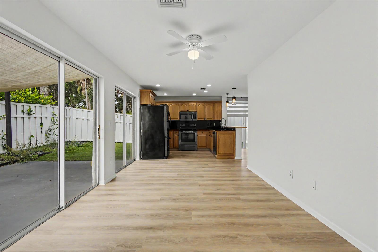 Listing photo 8 for 9825 NW 2nd Court, Plantation, FL, 33324
