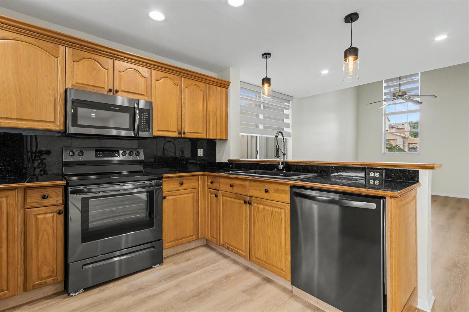 Listing photo 10 for 9825 NW 2nd Court, Plantation, FL, 33324