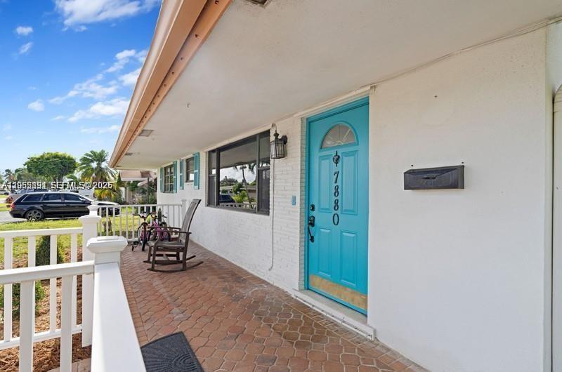 Listing photo 5 for 7880 NW 11th St Unit#0, Pembroke Pines, FL, 33024