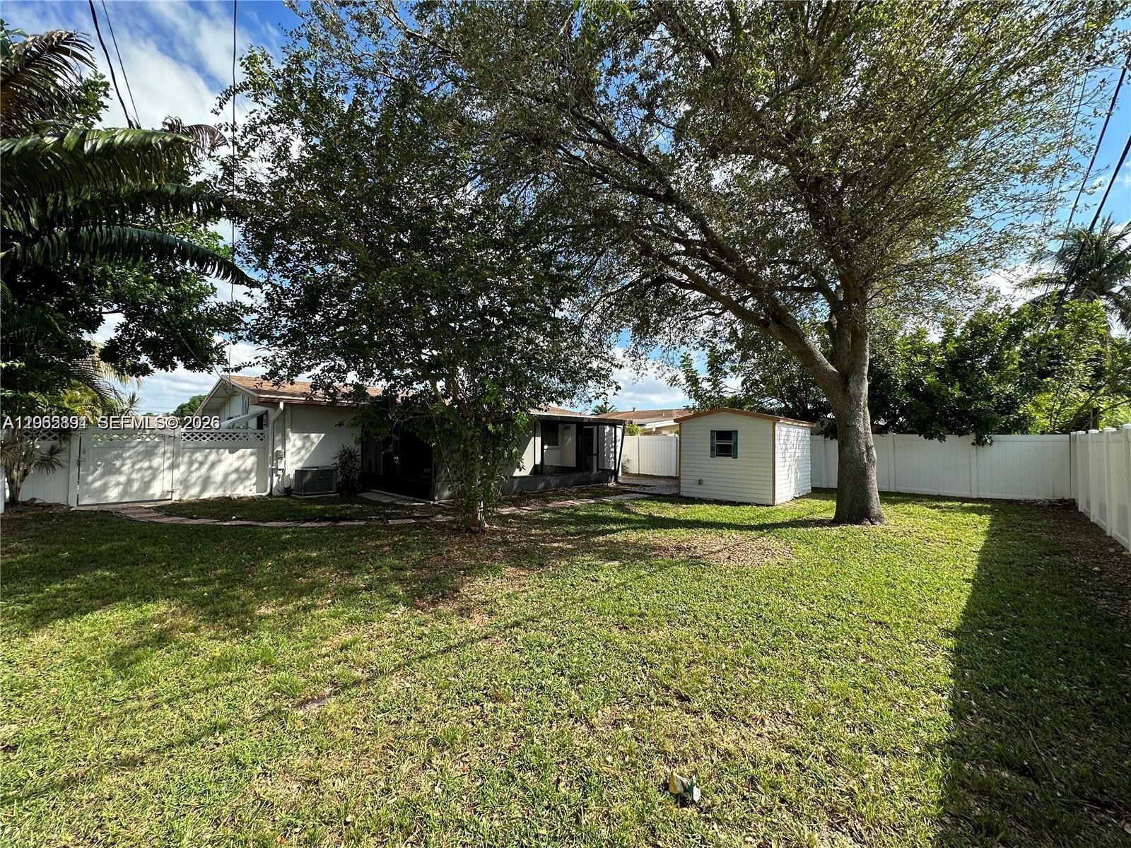 Listing photo 7 for 7880 NW 11th St Unit#0, Pembroke Pines, FL, 33024