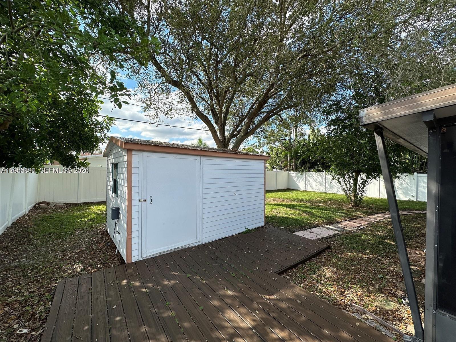 Listing photo 8 for 7880 NW 11th St Unit#0, Pembroke Pines, FL, 33024