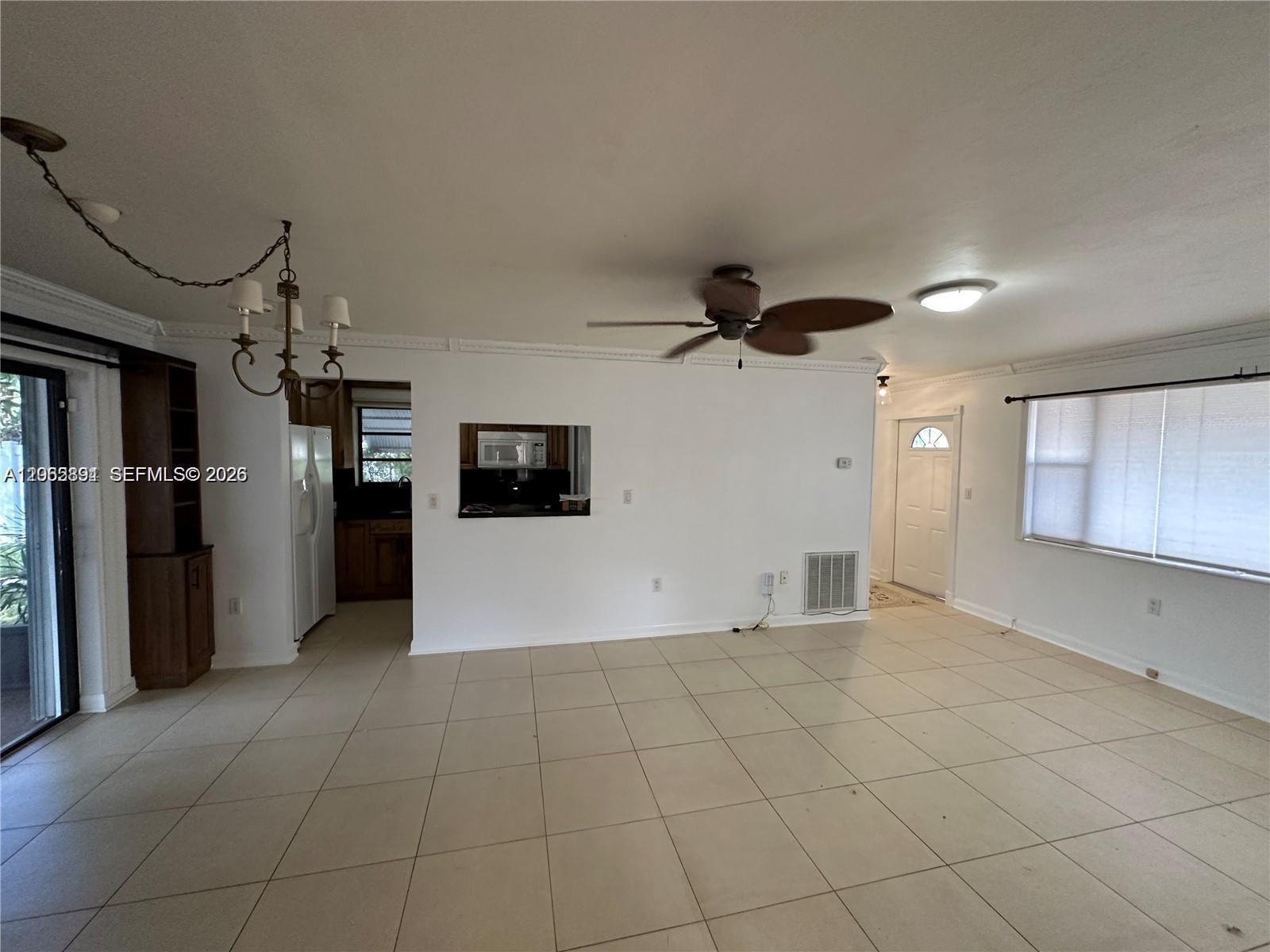Listing photo 9 for 7880 NW 11th St Unit#0, Pembroke Pines, FL, 33024