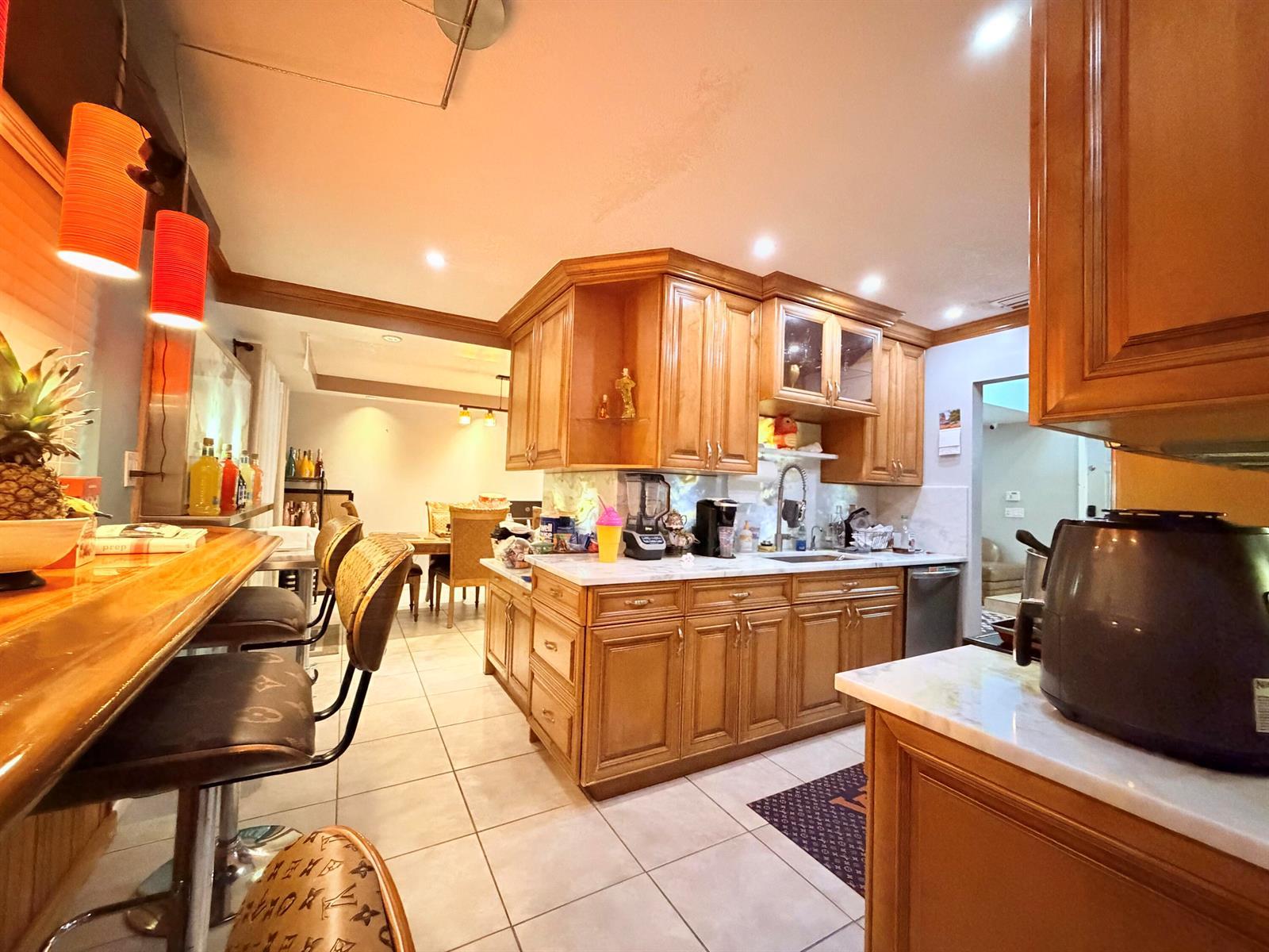 Listing photo 11 for 61 NW 110TH Avenue, Plantation, FL, 33324