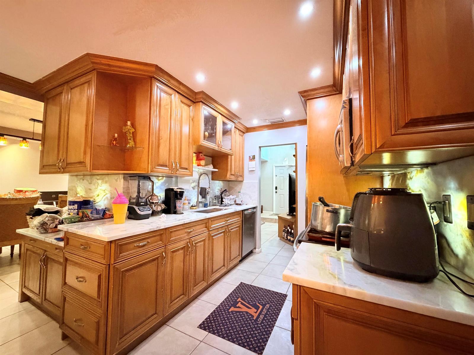 Listing photo 14 for 61 NW 110TH Avenue, Plantation, FL, 33324