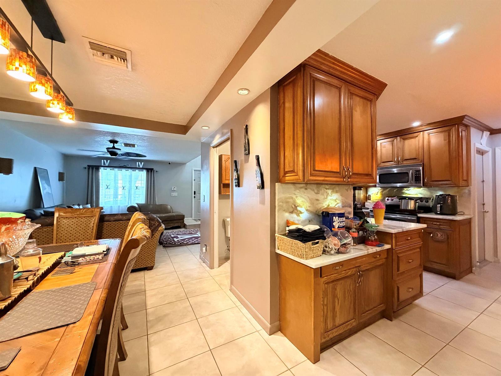 Listing photo 8 for 61 NW 110TH Avenue, Plantation, FL, 33324