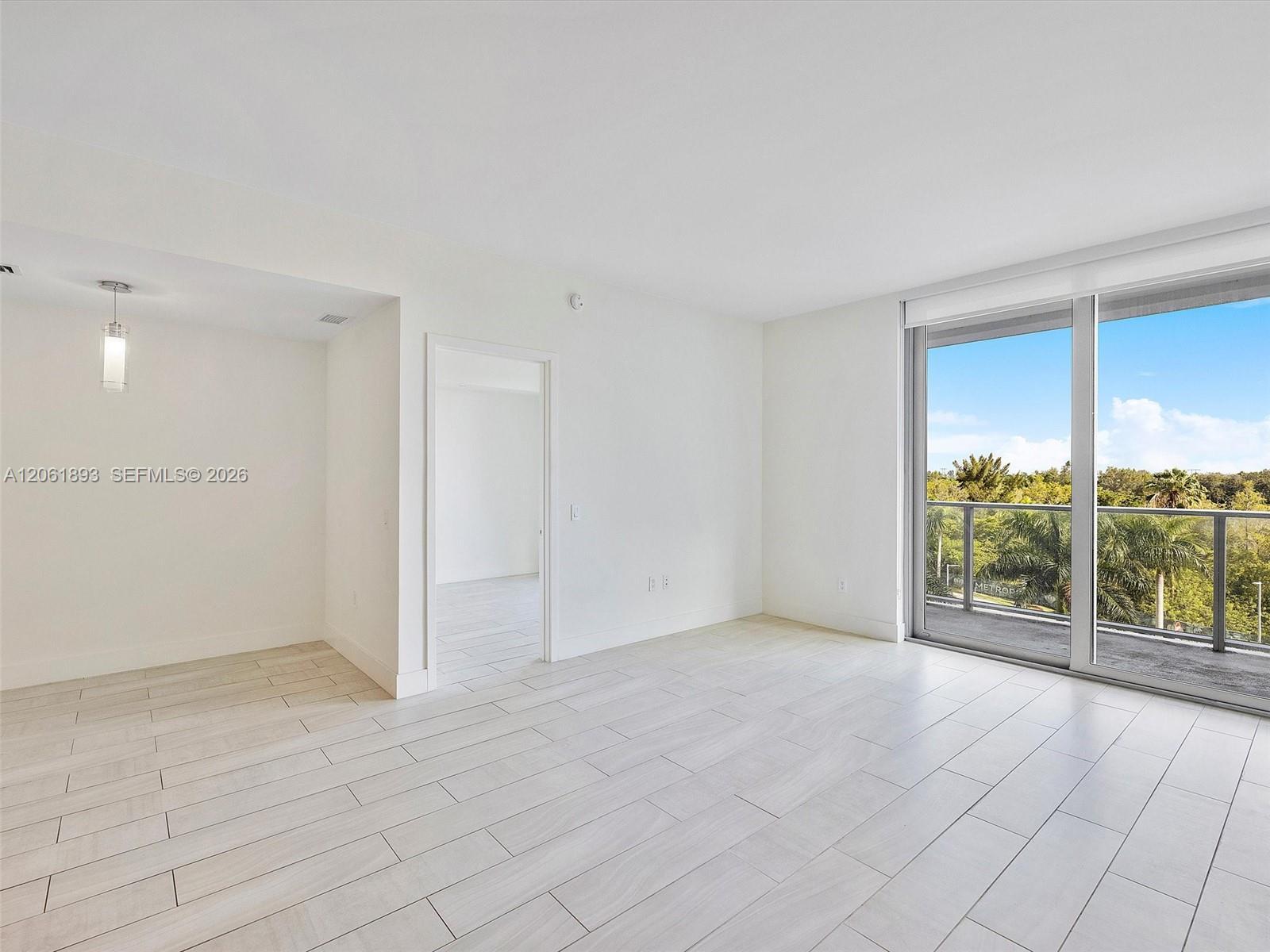 Listing photo 12 for 2000 Metropica Way Unit#502, Sunrise, FL, 33323