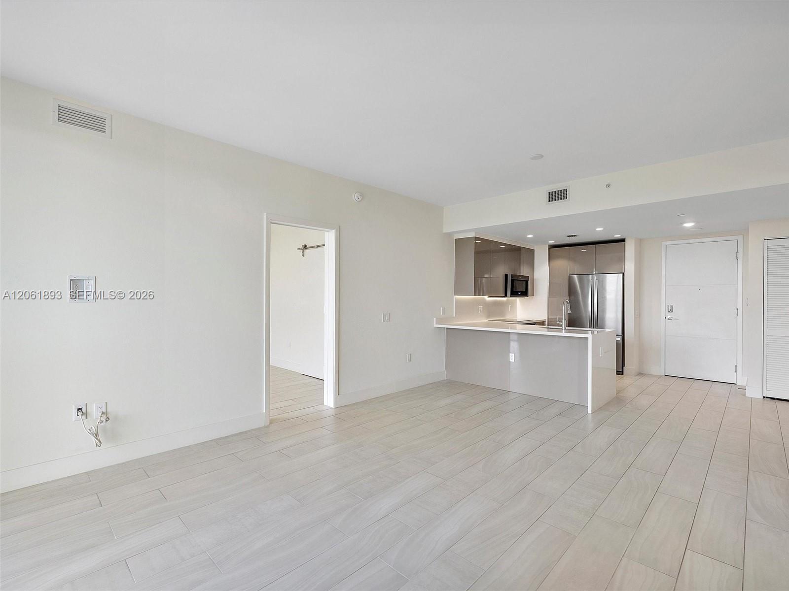 Listing photo 15 for 2000 Metropica Way Unit#502, Sunrise, FL, 33323