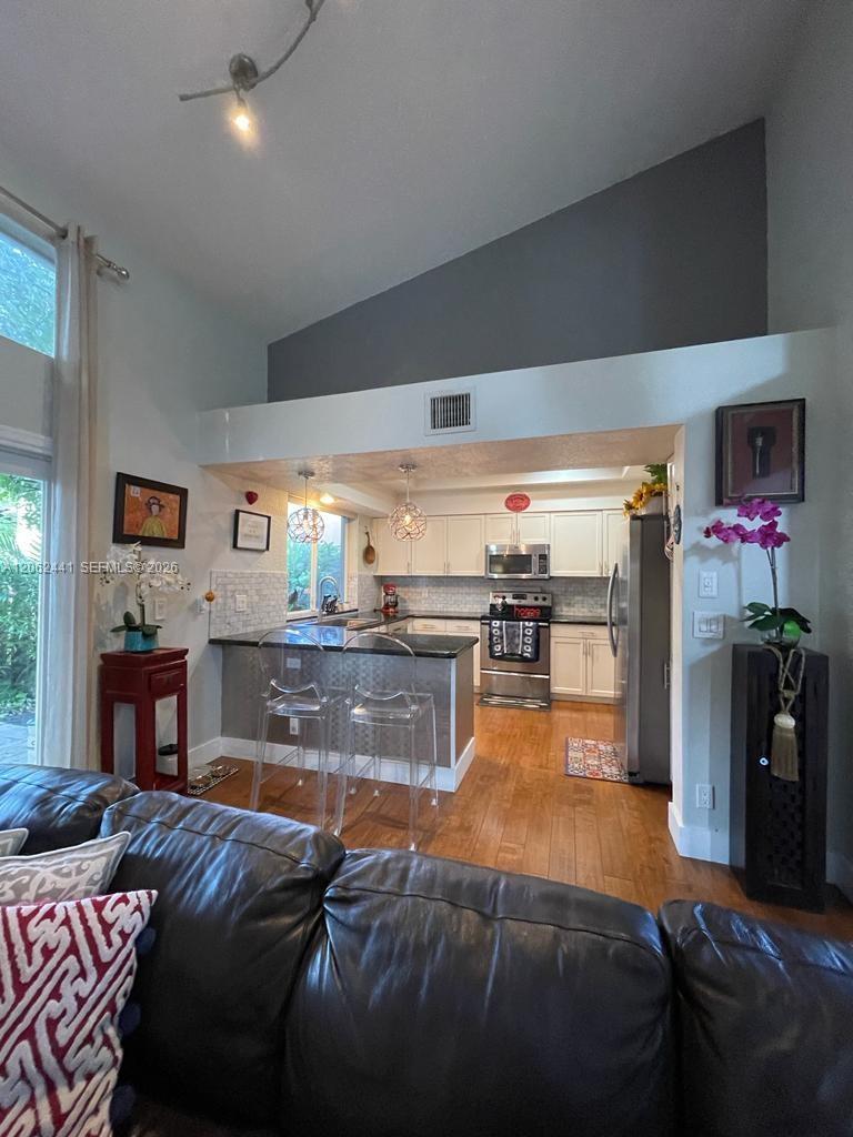 Listing photo 15 for 10157 NW 4th St Unit#1, Plantation, FL, 33324