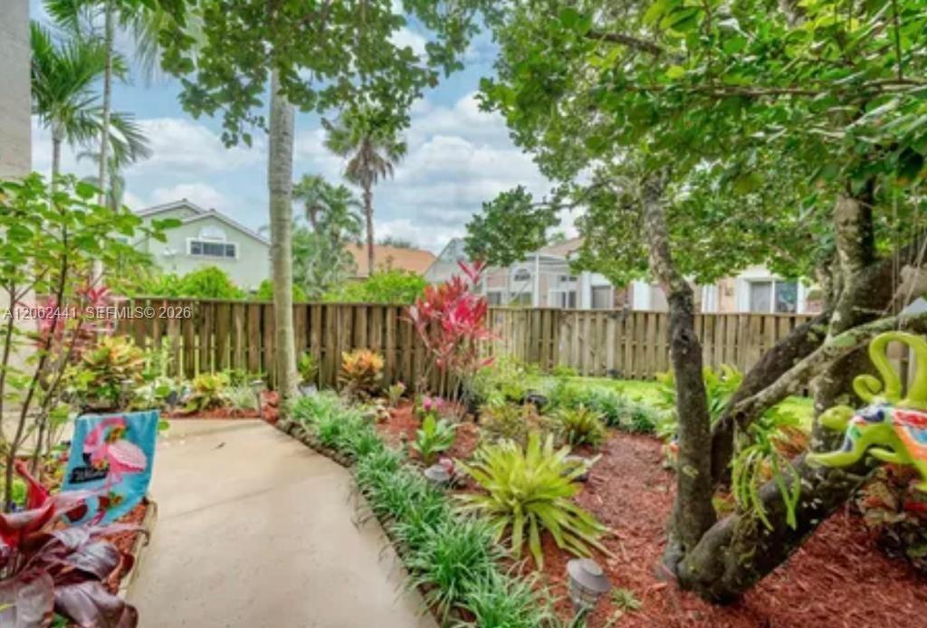 Listing photo 3 for 10157 NW 4th St Unit#1, Plantation, FL, 33324