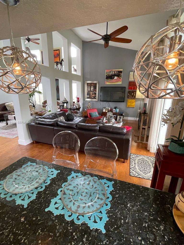 Listing photo 10 for 10157 NW 4th St Unit#1, Plantation, FL, 33324
