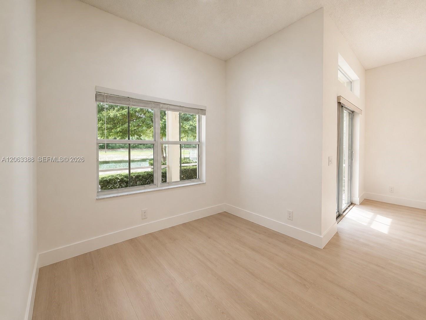 Listing photo 2 for 837 Tanglewood Cir Unit#., Weston, FL, 33327