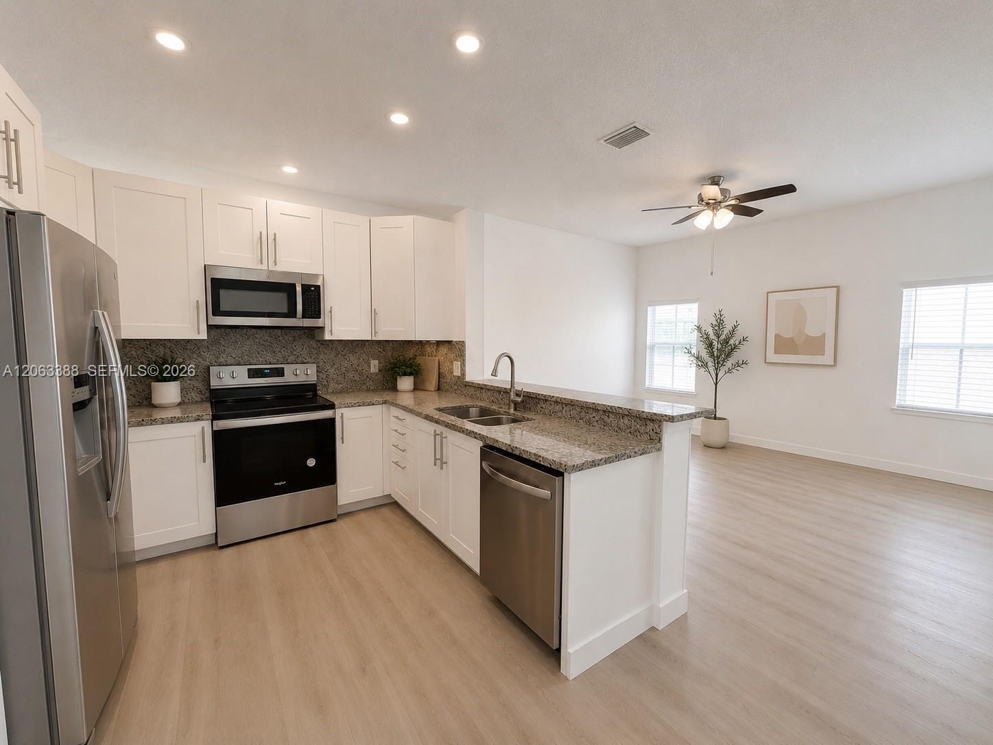 Listing photo 4 for 837 Tanglewood Cir Unit#., Weston, FL, 33327