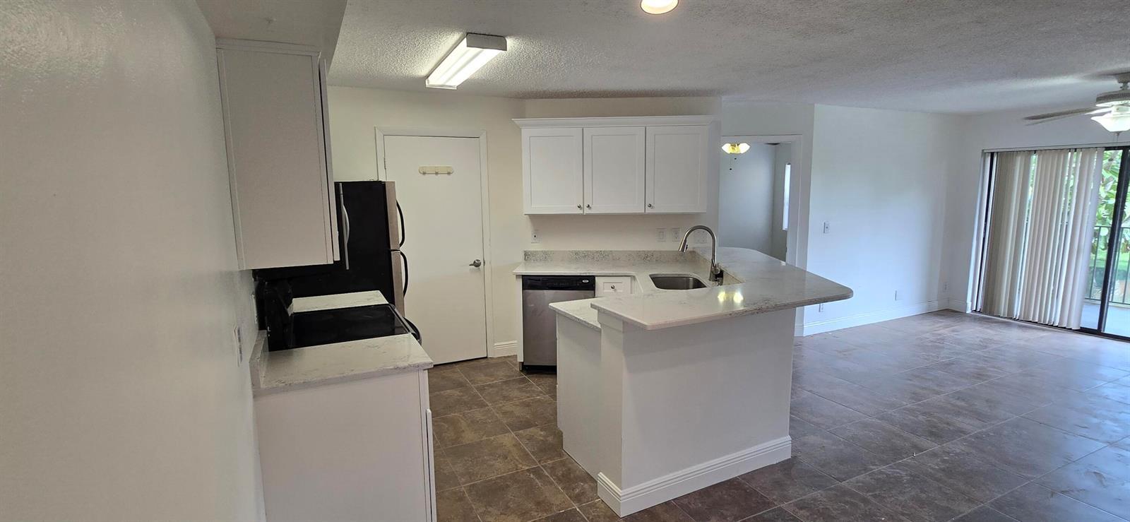Listing photo 2 for 9999 SUMMERBREEZE Drive Unit#417, Sunrise, FL, 33322