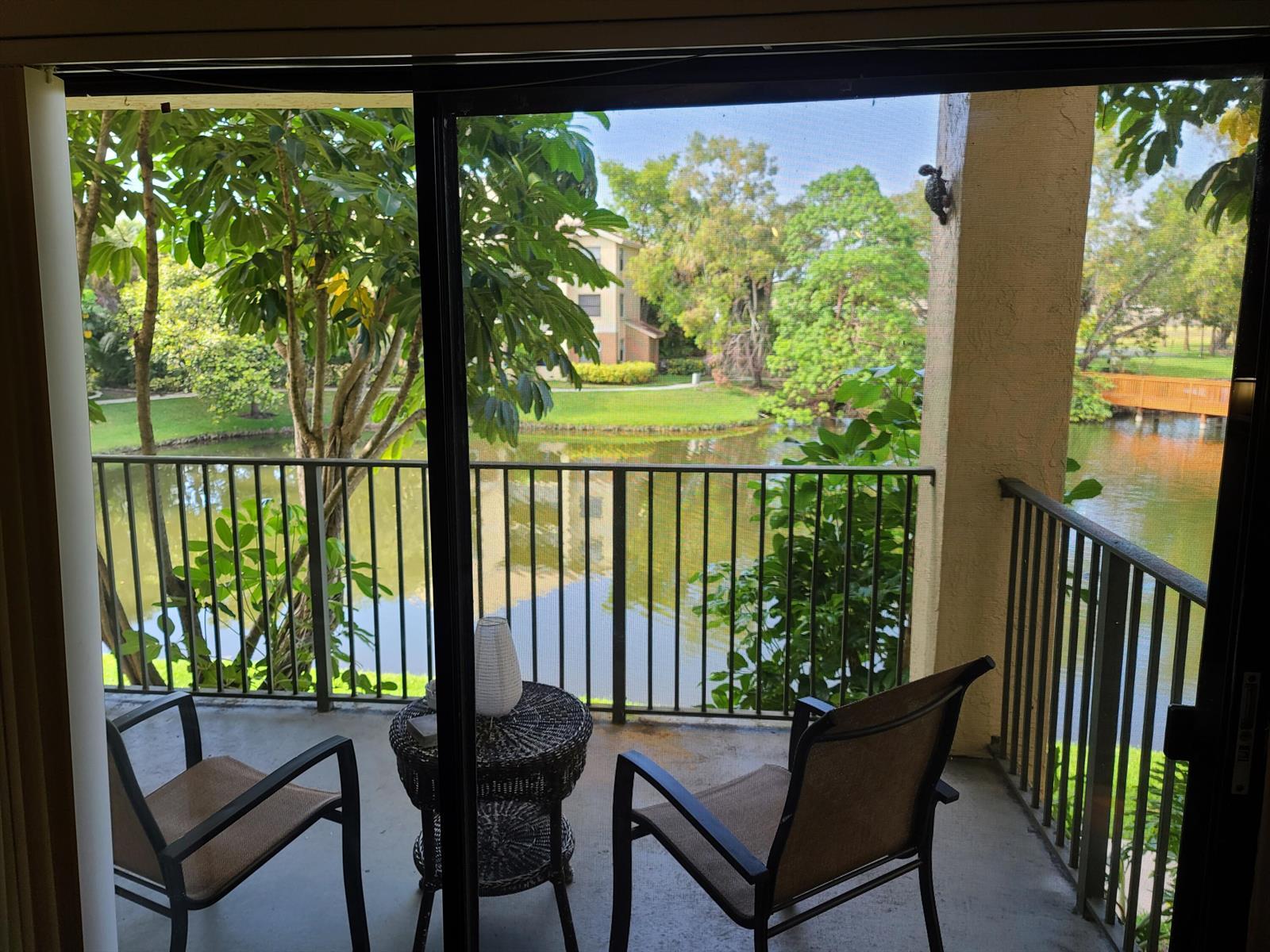 Listing photo 8 for 9999 SUMMERBREEZE Drive Unit#417, Sunrise, FL, 33322