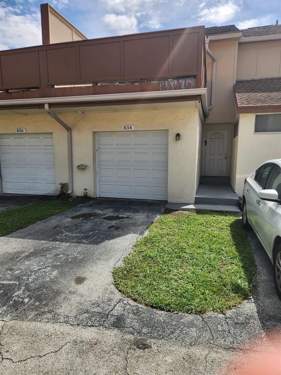 Listing photo 1 for 834 NW 82nd Avenue, Plantation, FL, 33324
