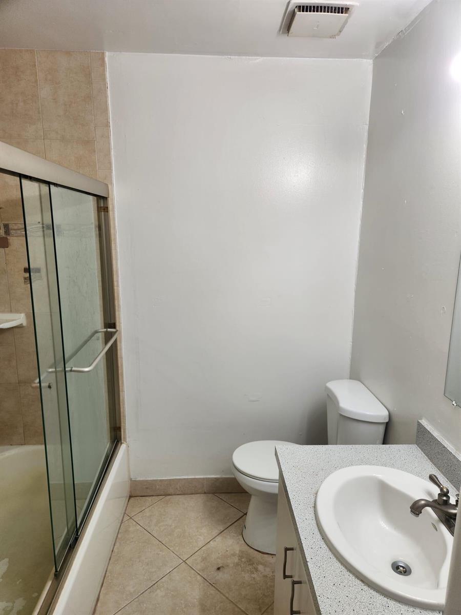 Listing photo 5 for 834 NW 82nd Avenue, Plantation, FL, 33324
