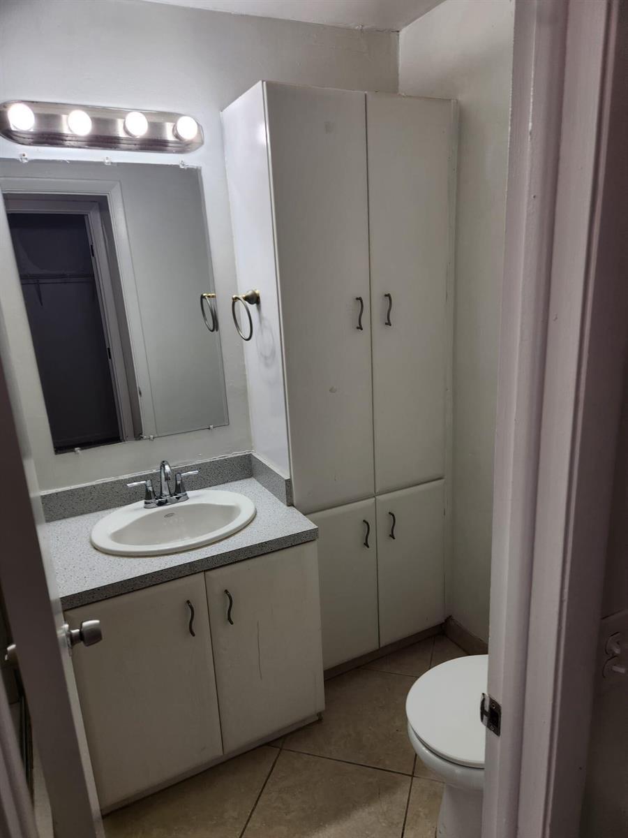 Listing photo 6 for 834 NW 82nd Avenue, Plantation, FL, 33324