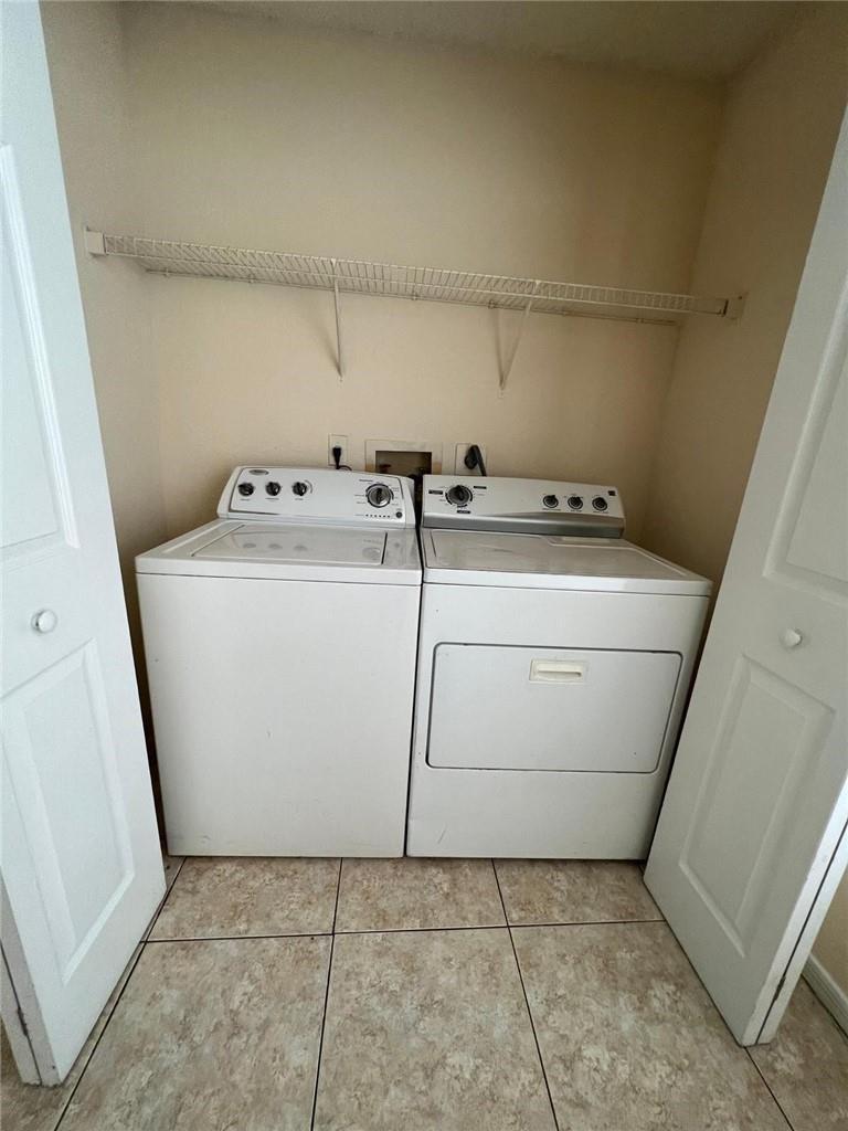 Listing photo 9 for 12730 VISTA ISLES Drive Unit#812, Sunrise, FL, 33325