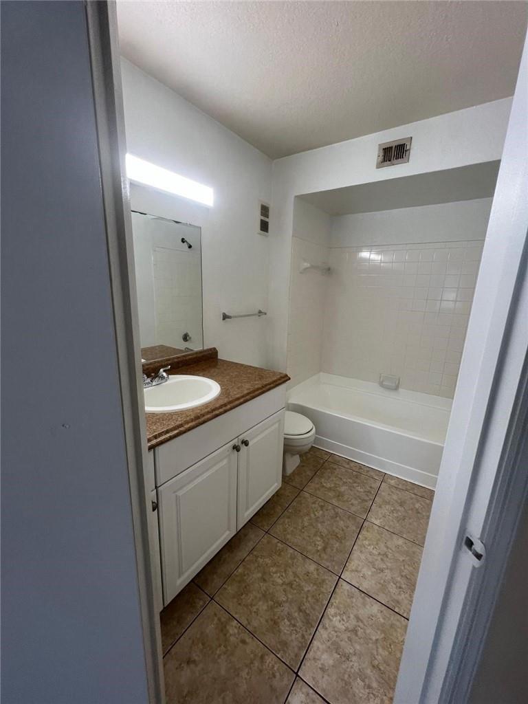 Listing photo 10 for 12730 VISTA ISLES Drive Unit#812, Sunrise, FL, 33325