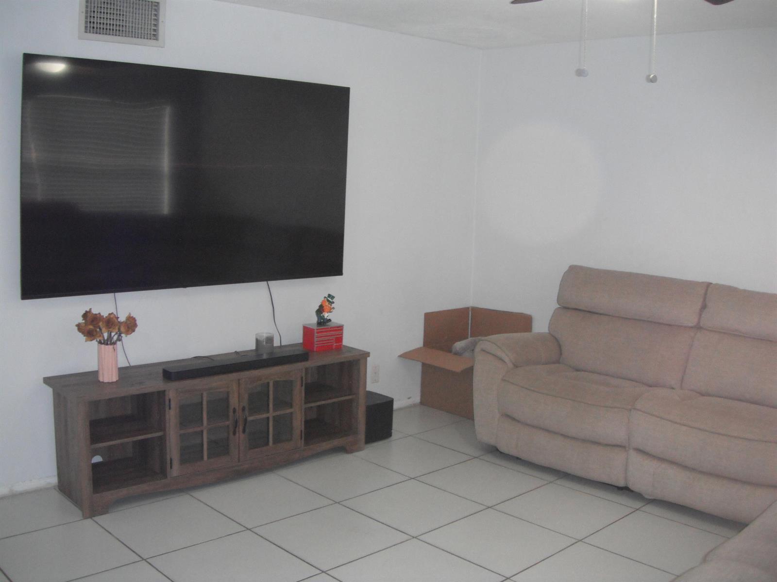 Listing photo 2 for 4169 SW 67TH Avenue Unit#205A, Davie, FL, 33314