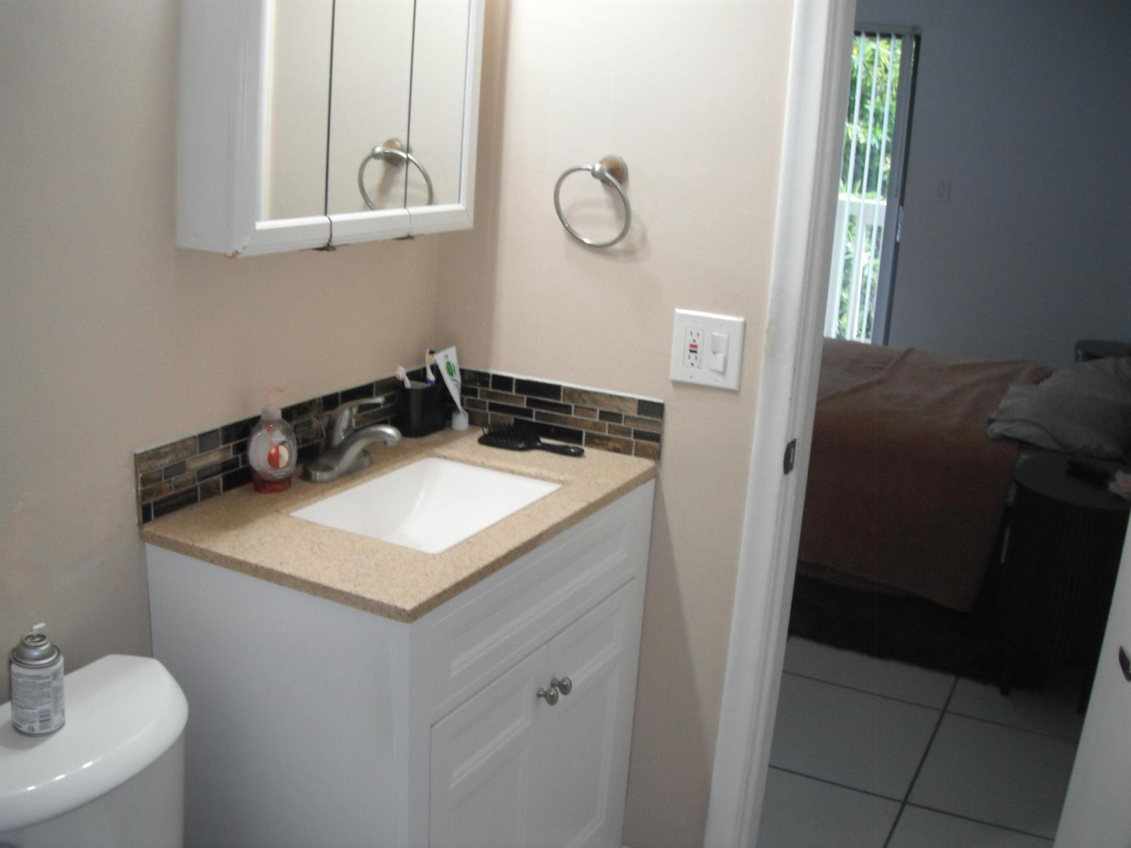 Listing photo 13 for 4169 SW 67TH Avenue Unit#205A, Davie, FL, 33314