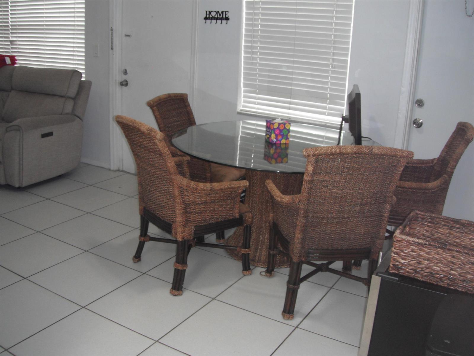 Listing photo 4 for 4169 SW 67TH Avenue Unit#205A, Davie, FL, 33314
