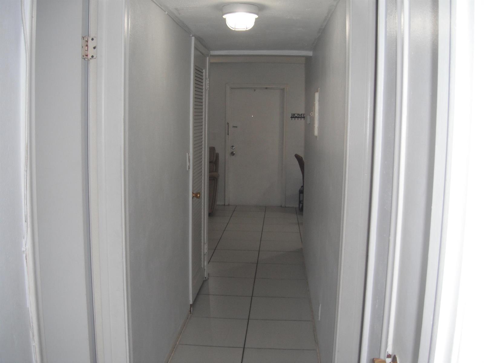 Listing photo 5 for 4169 SW 67TH Avenue Unit#205A, Davie, FL, 33314