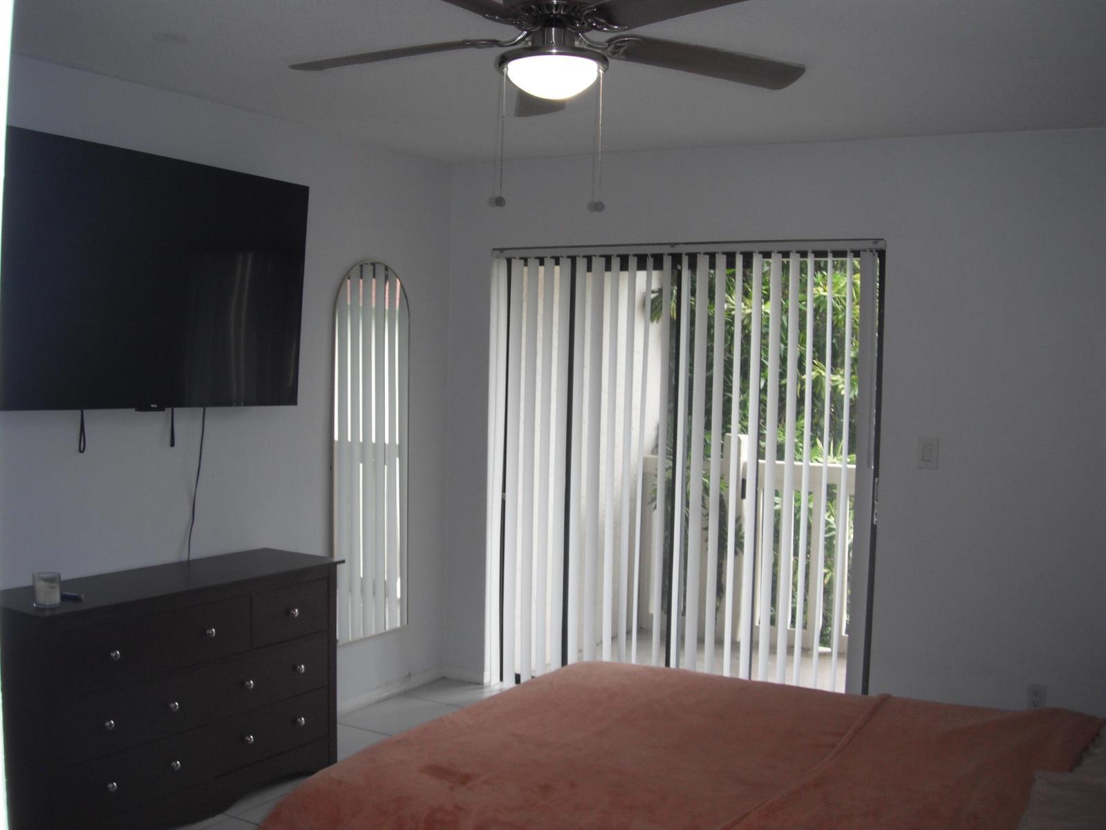 Listing photo 7 for 4169 SW 67TH Avenue Unit#205A, Davie, FL, 33314