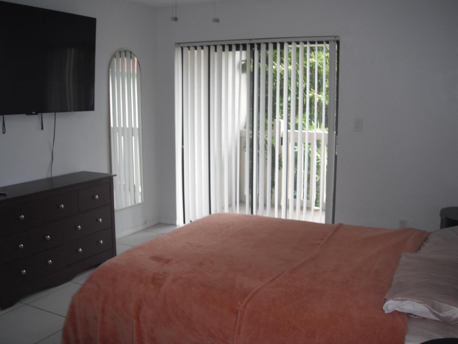 Listing photo 10 for 4169 SW 67TH Avenue Unit#205A, Davie, FL, 33314