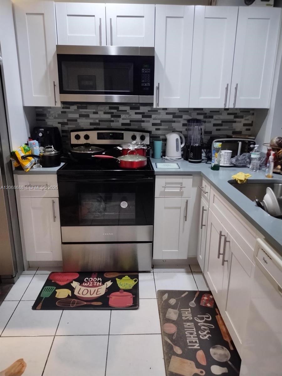 Listing photo 1 for 9218 NW 1 ST Unit#202, Pembroke Pines, FL, 33024