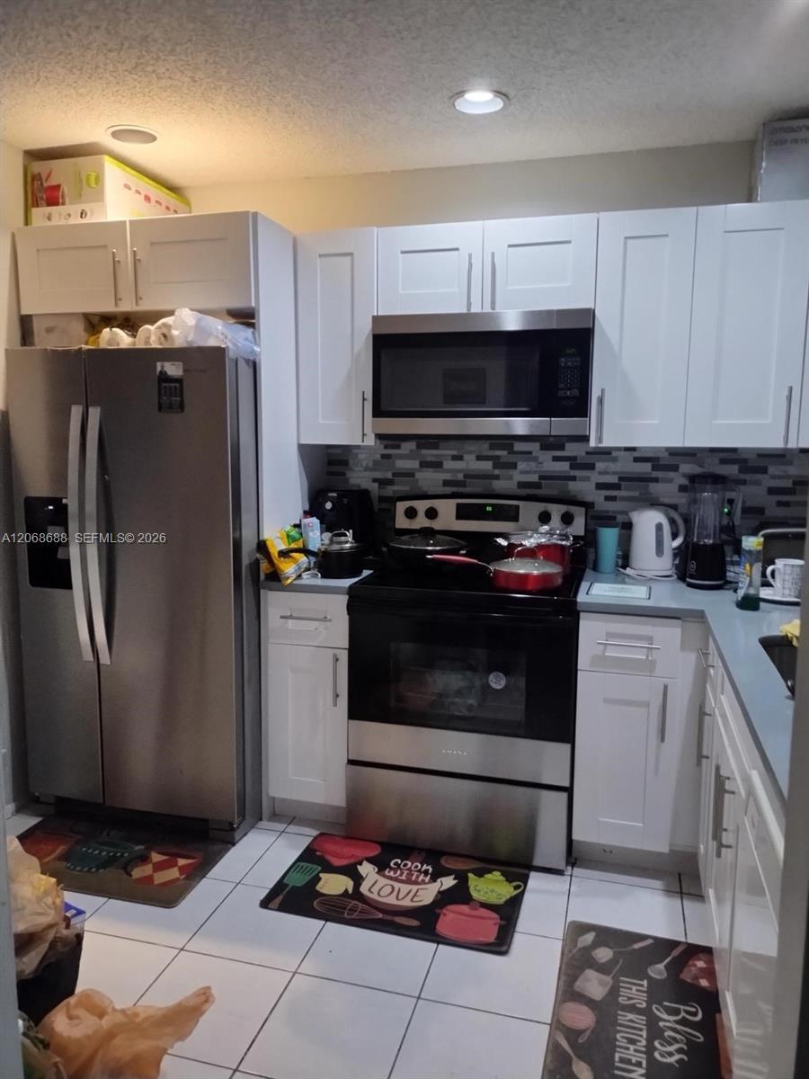 Listing photo 3 for 9218 NW 1 ST Unit#202, Pembroke Pines, FL, 33024
