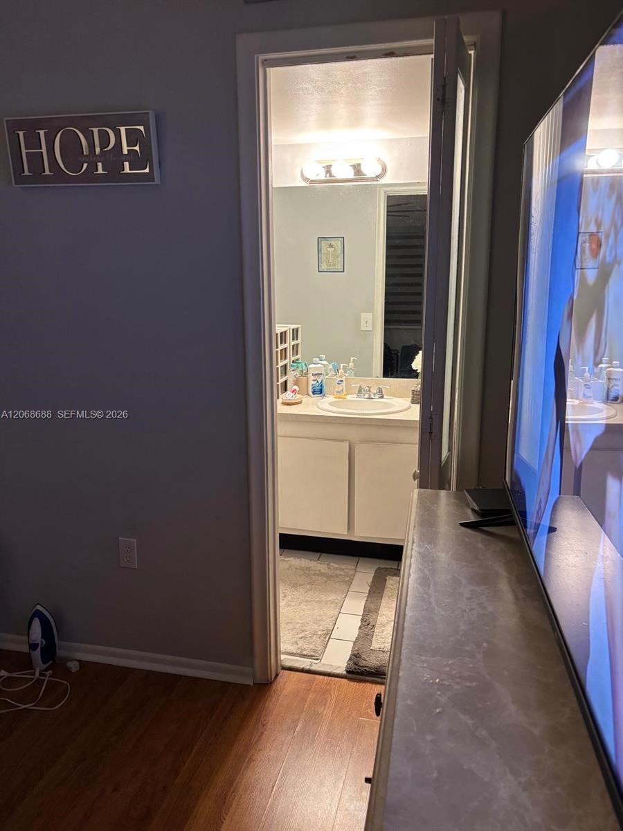 Listing photo 6 for 9218 NW 1 ST Unit#202, Pembroke Pines, FL, 33024