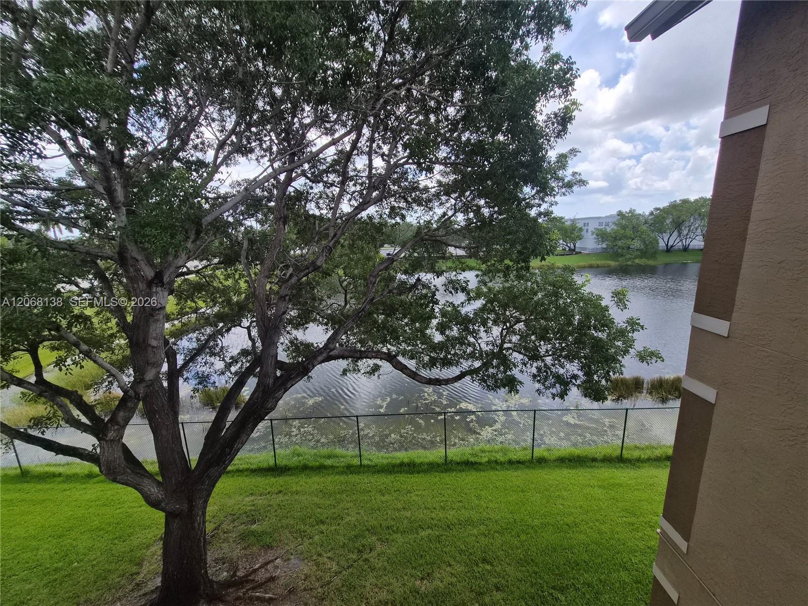 Listing photo 1 for 101 SW 117th Ave Unit#7306, Pembroke Pines, FL, 33025
