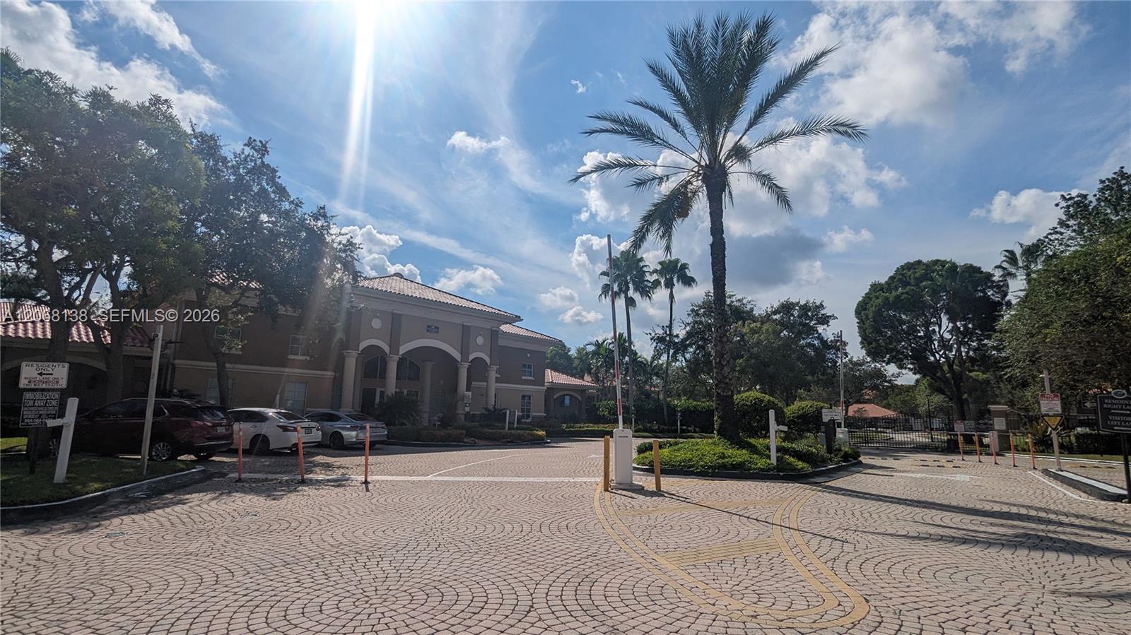 Listing photo 3 for 101 SW 117th Ave Unit#7306, Pembroke Pines, FL, 33025