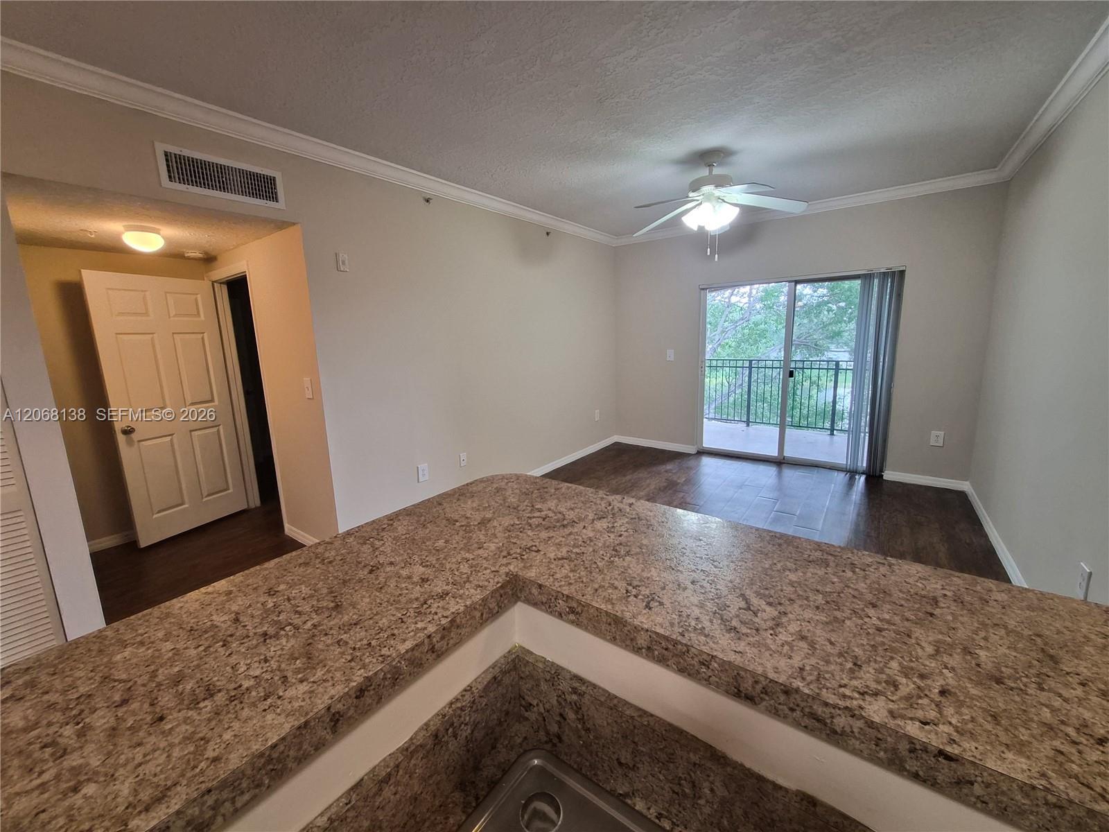 Listing photo 4 for 101 SW 117th Ave Unit#7306, Pembroke Pines, FL, 33025