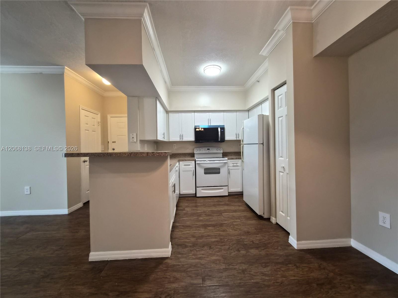 Listing photo 5 for 101 SW 117th Ave Unit#7306, Pembroke Pines, FL, 33025