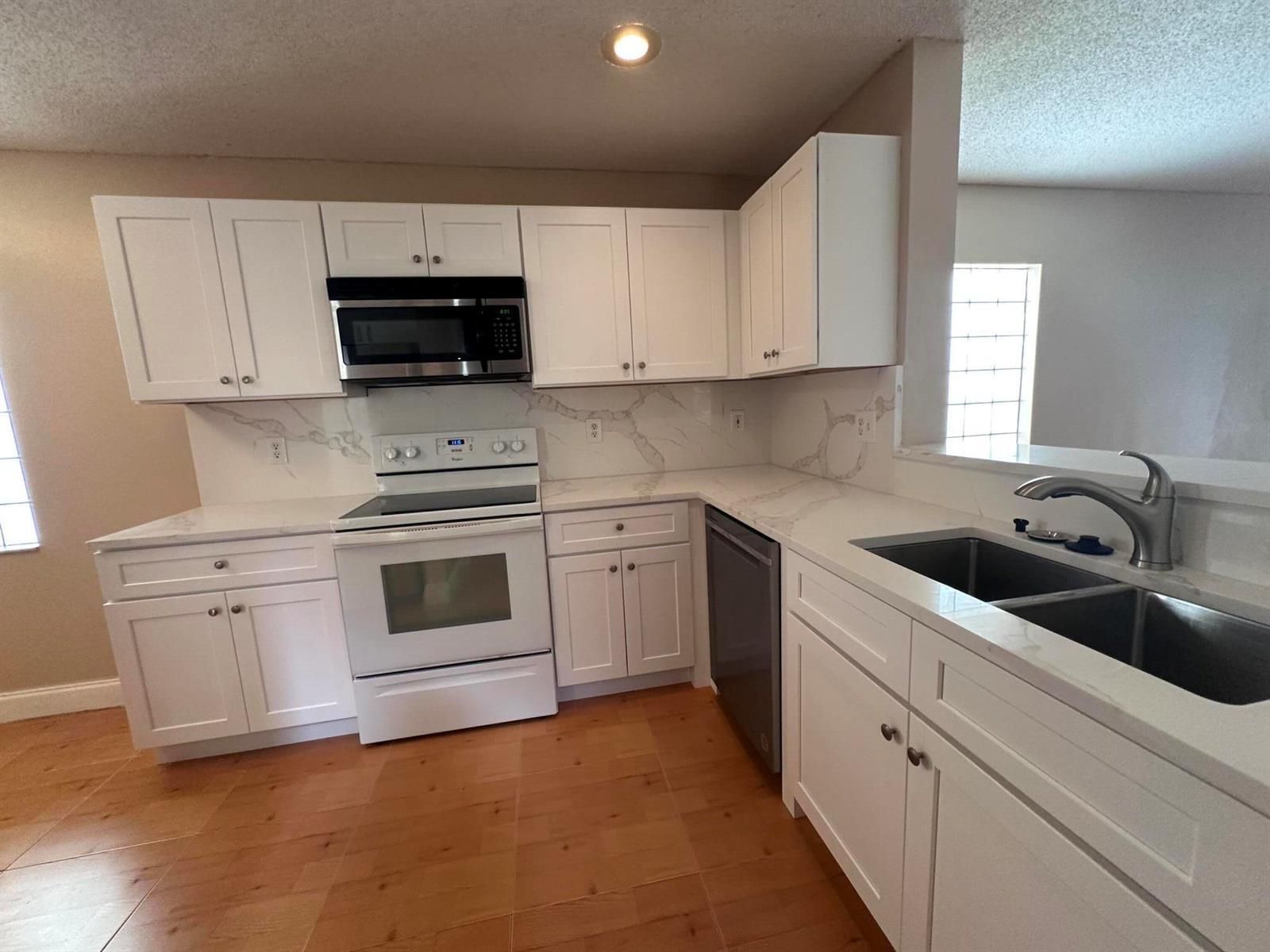 Listing photo 3 for 9761 NW 2nd Street, Coral Springs, FL, 33071