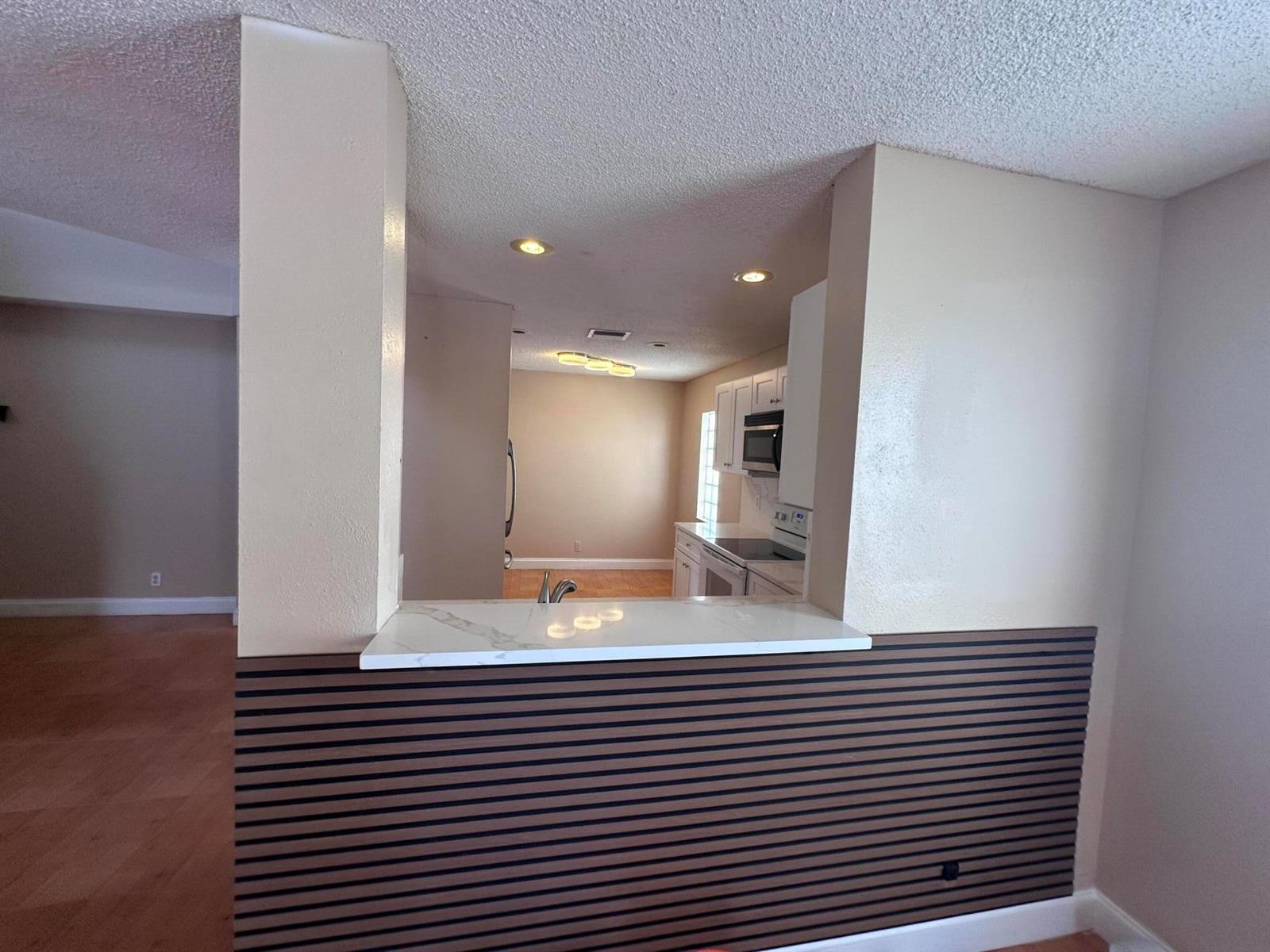 Listing photo 4 for 9761 NW 2nd Street, Coral Springs, FL, 33071